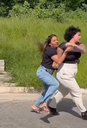 T1722011 Você não vai acreditar no que essa mulher fez com sua vizinha por ser fofoqueira part2