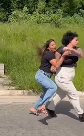 T1722011 Você não vai acreditar no que essa mulher fez com sua vizinha por ser fofoqueira part2