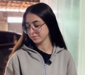 T0700002 Família rejeitam menina até que mundo deu voltas part2