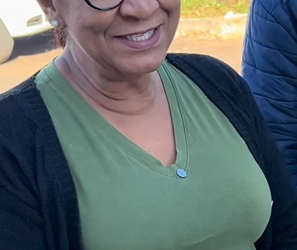 T0904014 Vendedora de laranjas dá exemplo de honestidade veja essa história part2