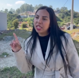 T0822006 Sua irmã não concorda que ela dê seu salário para namorado… part2