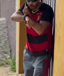 T1222002 Uma mulher em desespero