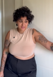 T1722014 Ela aceitou que uma amiga ficasse uns dias na casa dela sem saber disso. part2