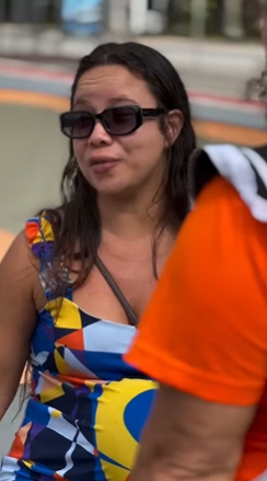 T0822006 mulher infiel na lagoa azul