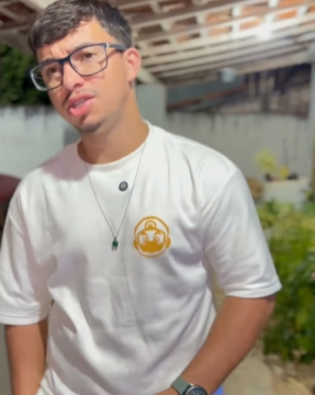 T1402001 Ela gastou pensão mas não esperava que estava sendo vigiada