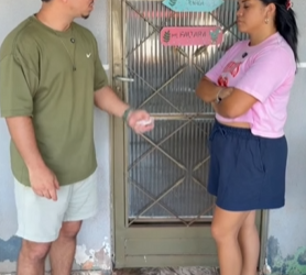 T1402002 Ela cobrou pela comida