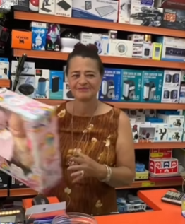 T0700001 Menina m1mada faz birra na mãe porque queria brinquedos novos part2