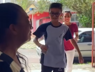 T0700004 Foi muito inteligente atitude desse garoto sua Mae part2