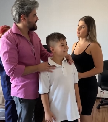 T1321011 Criança malcriada joga fora sua comida seu pai lhe ensina uma grande lição. part2