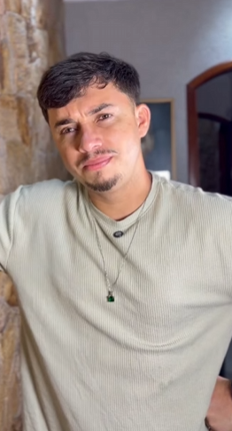 T1422011 Ela foi obrigada colocar de castigo no milho