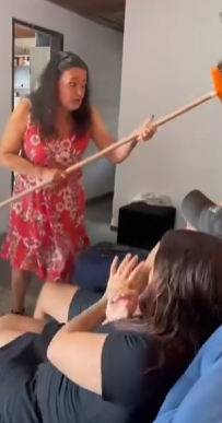 T0710011 Mãe coloca filho namorada folgados para fora de casa part2