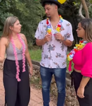 T1310008 Garota usa mochila para ter corpo perfeito conquistar rapaz que ela gosta. part2