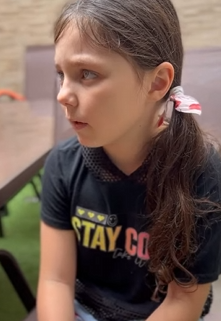 T1310019 Menina esconde celular da mãe na churrasqueira motivo vai mexer com você. part2