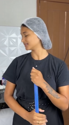 T2205016 Patroa exige trabalho extra da funcionária! Acompanhe essa história (1) part2