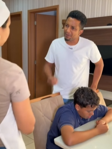 T2712013 Patrão flagra filho de empregado chorando de fome toma essa atitude surpreendente! part2