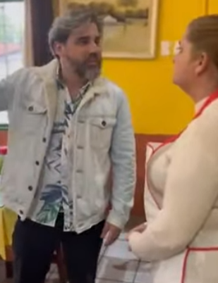 T1317016 Humilharam uma mãe solteira por amamentar seu bebê part2