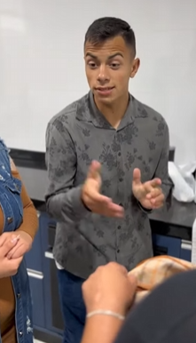 T1317022 Empregada dá os restos de comida para seu neto part2