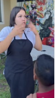 T1317024 Empresária mudou vida dessa criança por sua hone part2