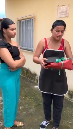 T2218010 Quebrou presente porque achou que era para fun part2