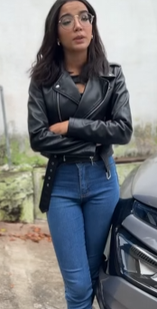 T0620001 Uma família linda só precisa de alguém para dar