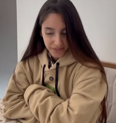 T1703019_Com anos ela queria que os seus pais desse de tudo para ela._part2