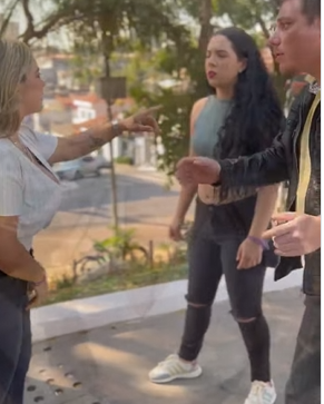 T1321002 Ela confiou cegamente na amiga, mas não esperava por isso! part2