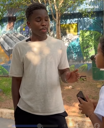 T1920012 Essas meninas trataram mal companheira, sem saber as dificuldades que ela passava part2