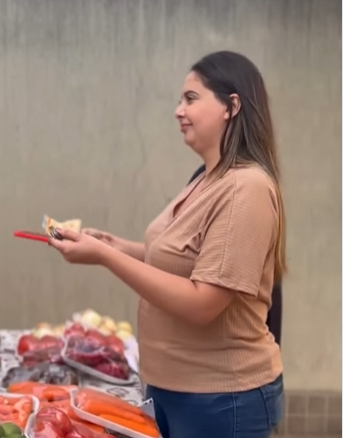 T1920013 Garota rouba vendedor do bairro mais no final se arrepende part2