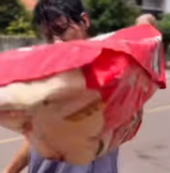 T0700005 Maior presente deles estava no lixo part2