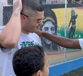 T1920014 Mãe solteira faz camiseta do Neymar para seu filho part2