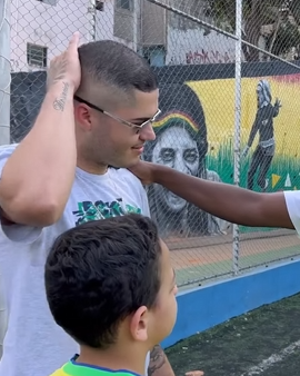 T1920014 Mãe solteira faz camiseta do Neymar para seu filho part2