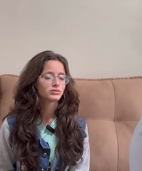 T1920016 Rejeita sua meia irmã por parecer diferente part2
