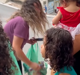 T1920018 Garota joga ovos no carro para ganhar dinheiro, mas intenção era outra part2