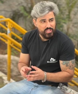 T0702012 Olha que ela fez com as roupas que eram vendida… part2