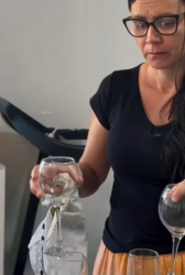 T1118010 Não foi só uma festa foi dia em que ela percebeu que não era prioridade. parte 2