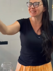 T1118012 Não foi só uma festa foi dia em que ela percebeu que não era prioridade