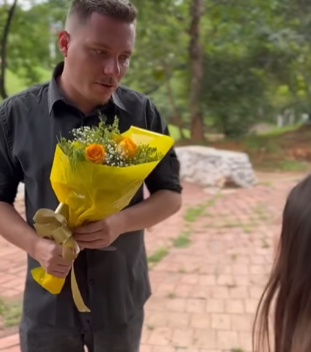 T0702029 Garota troca iPhone com estranho por engano eles se apaixonam part2