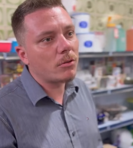 T0702035 Pobre Menino encontra uma carteira mas ninguém imaginava que ele faria part2