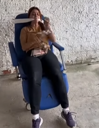 T0700005 Mulher de Cadeira de RODAS pede ajuda pra vizinha part2