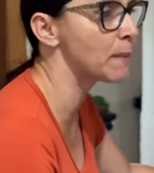 T1118004 filha comprava comida pra casa mãe dividia só com os filhos preferidos