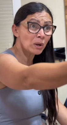 T1118005 Eles tentaram vender casa dela como se ela nem existisse