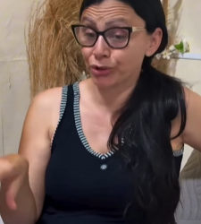 T1118012 Carla aprendeu cedo que, naquela casa, amor tinha lado