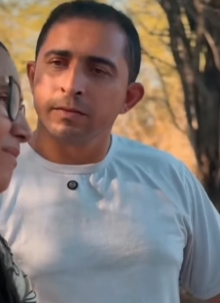 T1118014 Ela só queria mesmo carinho mas sempre sobrou preferência para outro