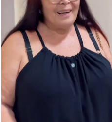 T1118015 Carla aprendeu cedo que, naquela casa, amor tinha lado