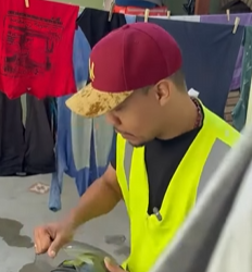 T1104020 Uma linda mulher coloca um mototáxi em seu lugar para fazê lo se apaixonar part2