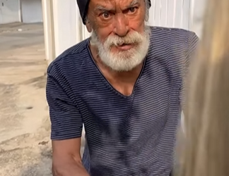 T1304007 Este mendigo espionou esta jovem por este motivo… part2