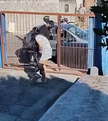 T2102026 Entrou na minha CASA, pegou meu CACHORRO olha que aconteceu!!