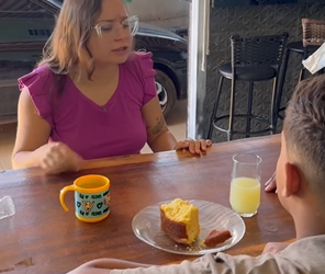 T2706007 Esposa mimada não entende porquê seu esposo ajuda garoto de rua! part2