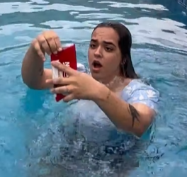 T1301006 Milionário testa sua noiva com caixa de iphone tem essa suspresa