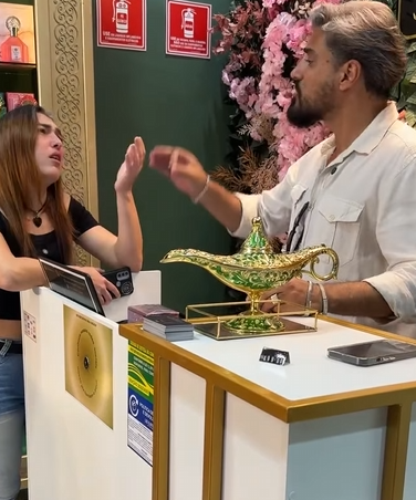 T2906008 Ele achou que sua funcionária estava pegando dinheiro do caixa… part2